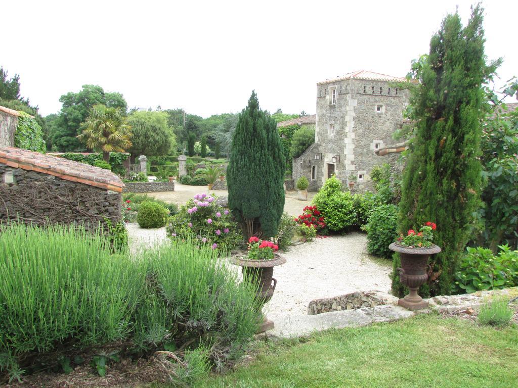 Logis De La Robliniere Bed and Breakfast Landevieille Buitenkant foto